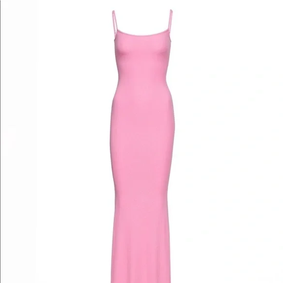 Skims Soft Lounge Sip Dress
Shade Bubblegum - Picture 2 of 7